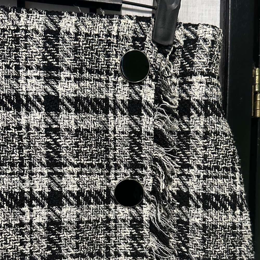 Chic Plaid Mini Skirt in Black and White Lined EUC - Picture 2 of 6